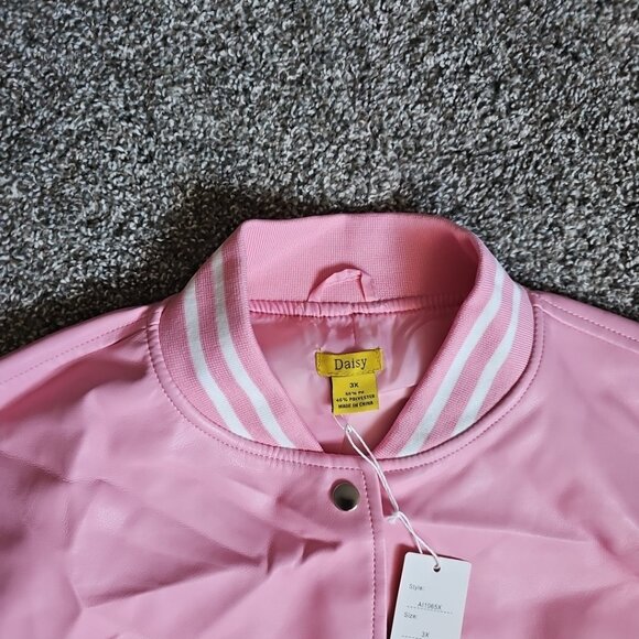NWT Daisy Faux Leather Womens 3X Cropped Pink Button Up Varsity Style Jacket - Picture 5 of 7